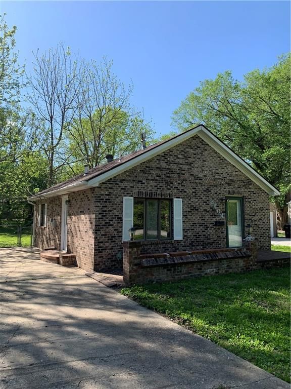 8404 Greenwood Road, Raytown, MO