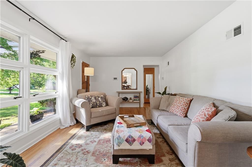 5302 Flint Street — photo 9