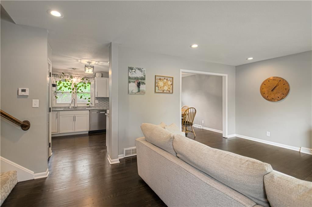 10719 Mersington Avenue — photo 3