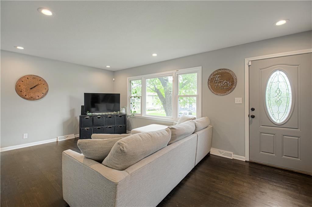10719 Mersington Avenue — photo 4