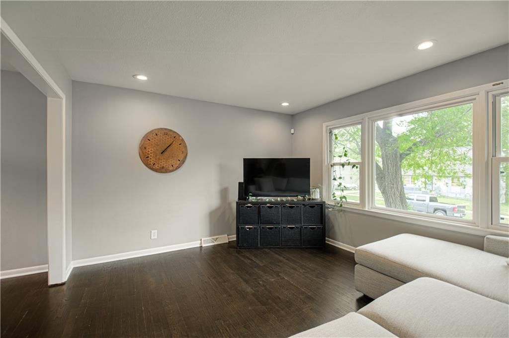 10719 Mersington Avenue — photo 5