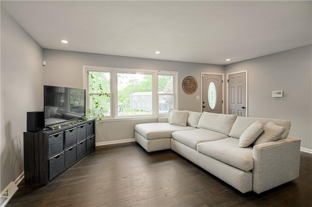 10719 Mersington Avenue — photo 6