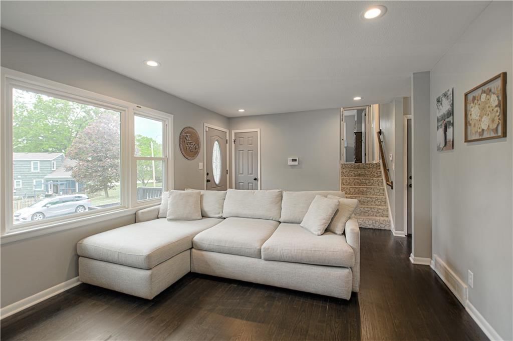 10719 Mersington Avenue — photo 7