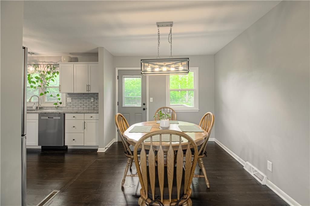 10719 Mersington Avenue — photo 8