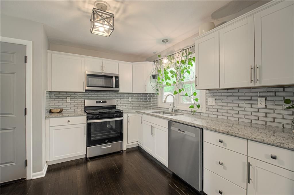 10719 Mersington Avenue — photo 9