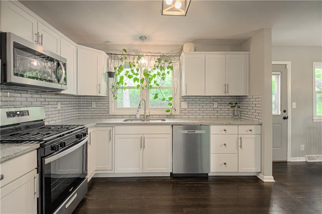 10719 Mersington Avenue — photo 10