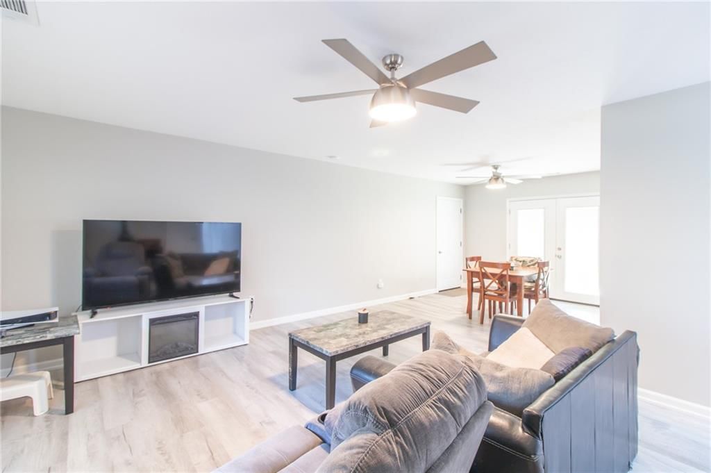 502 Mallory Court — photo 2
