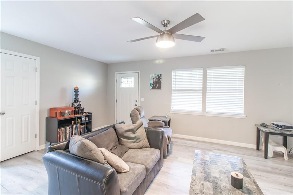 502 Mallory Court — photo 3