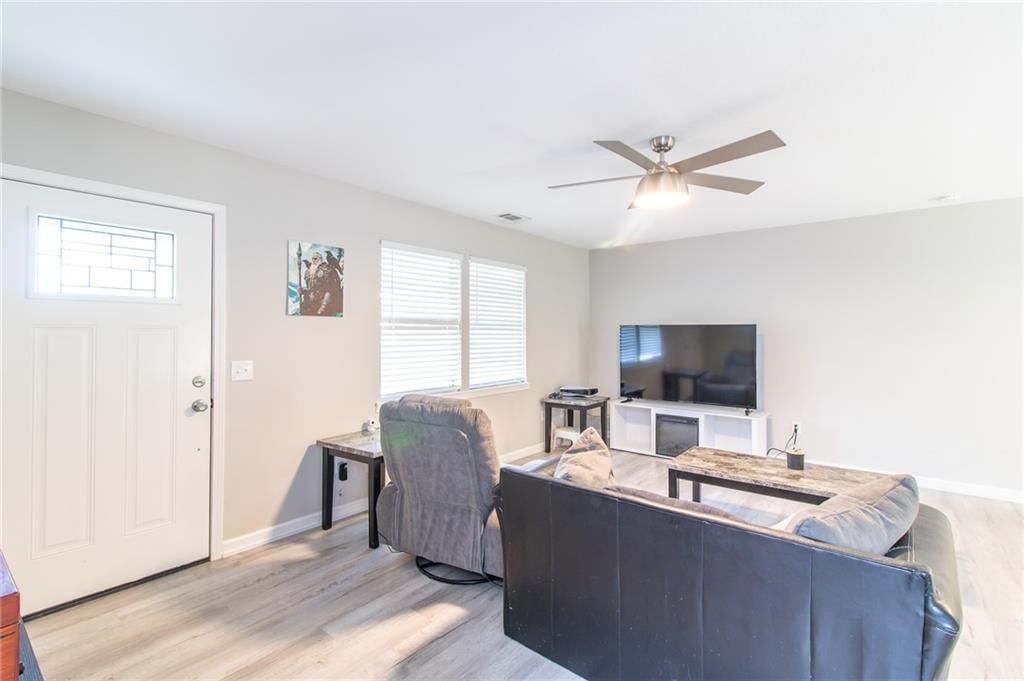 502 Mallory Court — photo 4