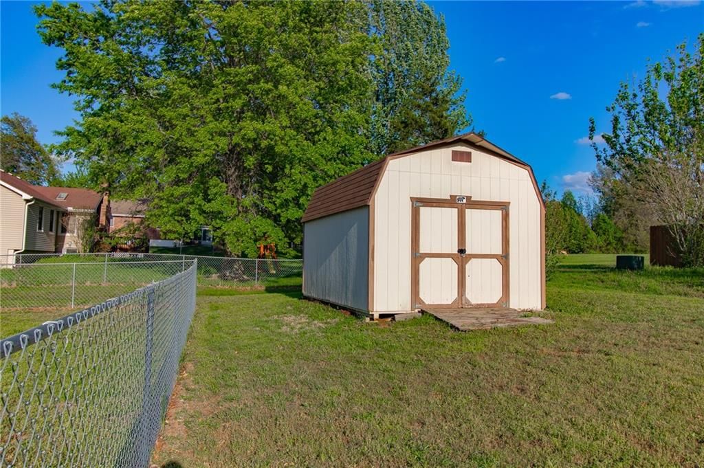 502 Mallory Court — photo 24