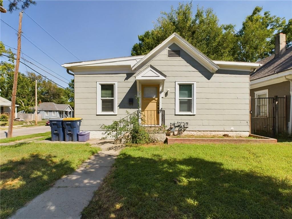 301 Lawndale Avenue — photo 1