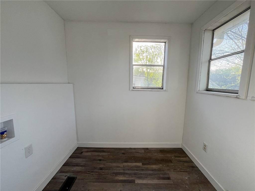 302 E 10th Court — photo 6