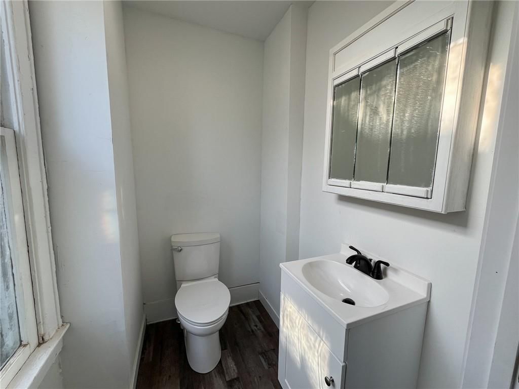 302 E 10th Court — photo 7