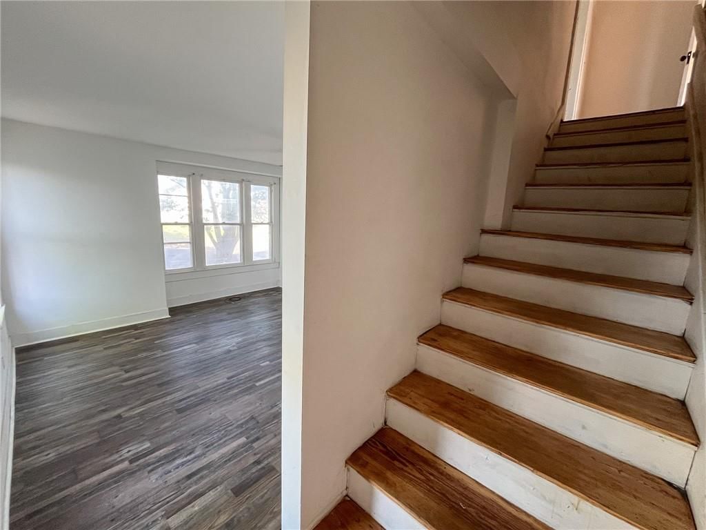 302 E 10th Court — photo 8