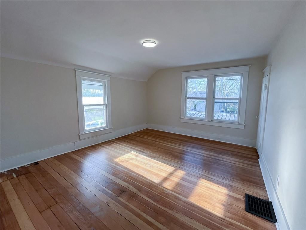302 E 10th Court — photo 12