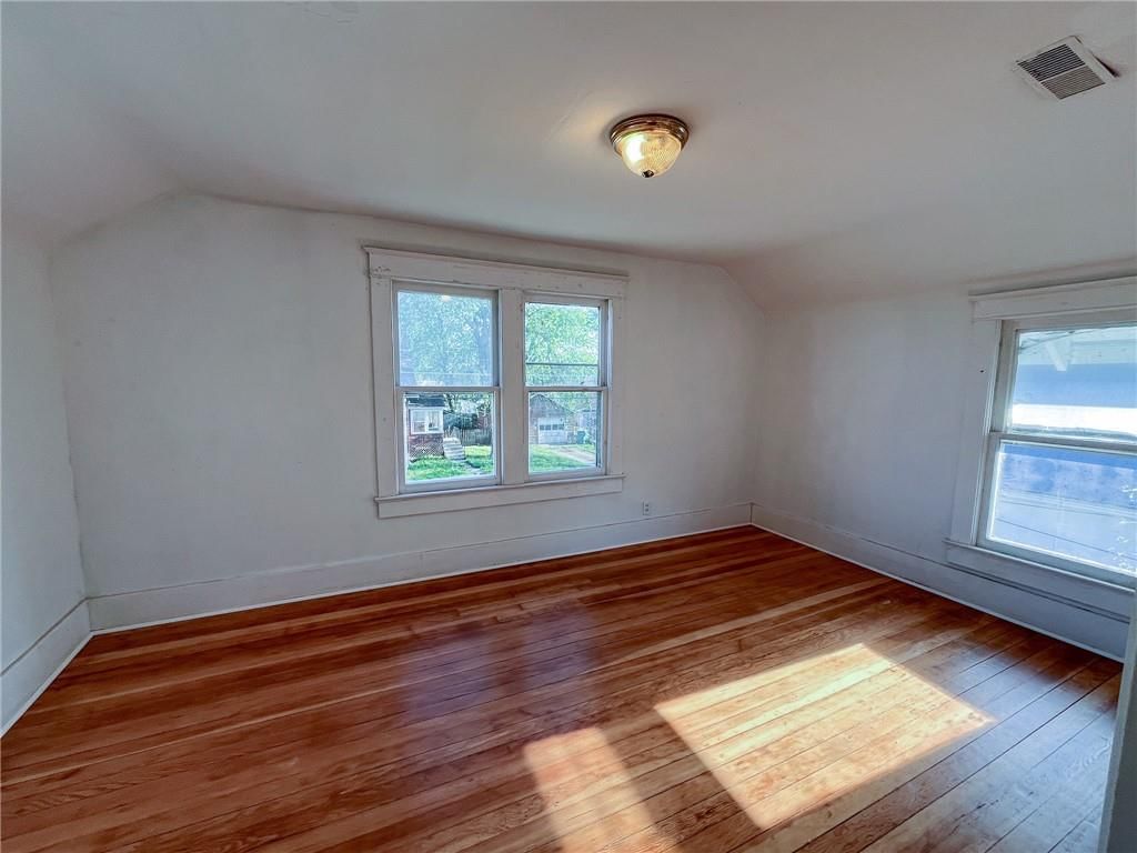 302 E 10th Court — photo 13