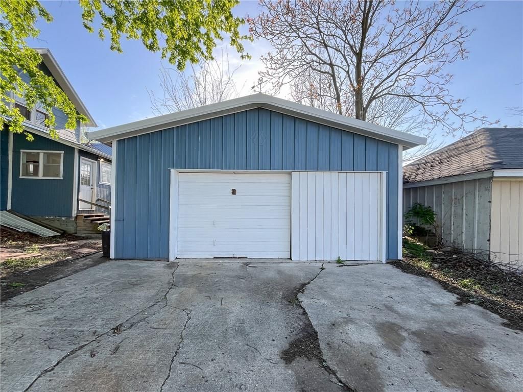 302 E 10th Court — photo 15