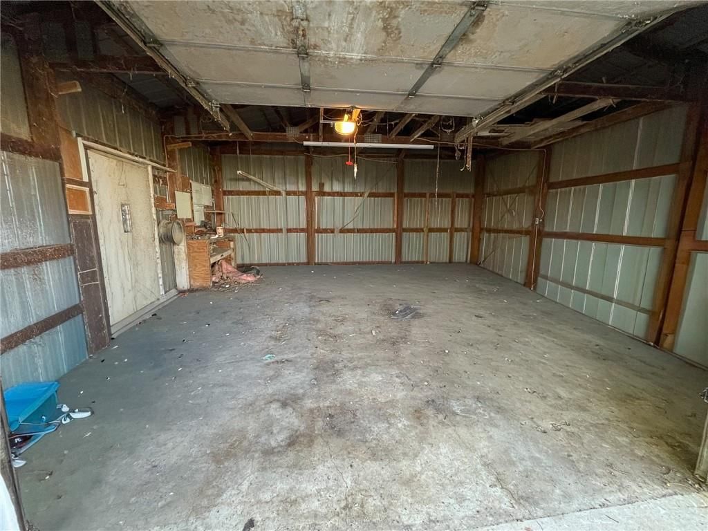 302 E 10th Court — photo 16