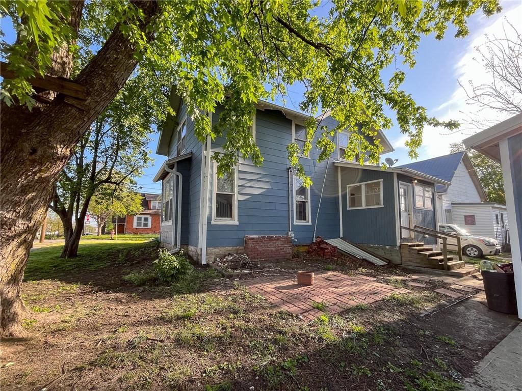 302 E 10th Court — photo 17