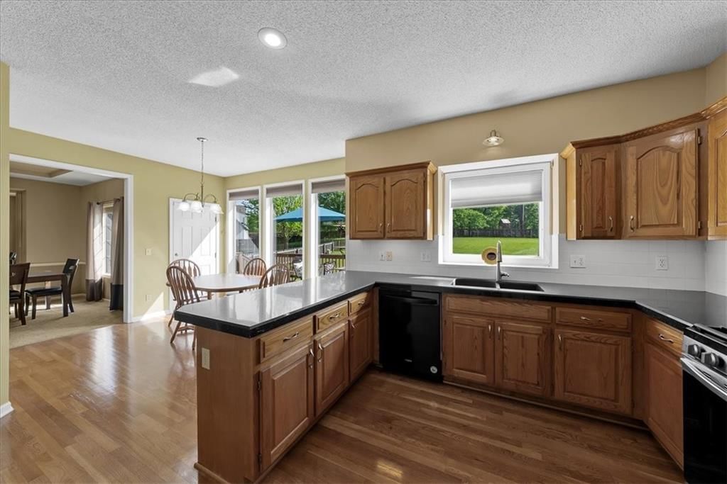 4905 Lone Elm Street — photo 14
