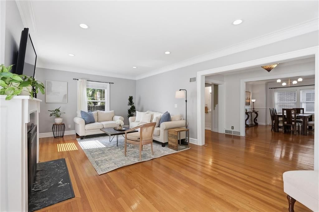 203 W 66th Terrace — photo 8