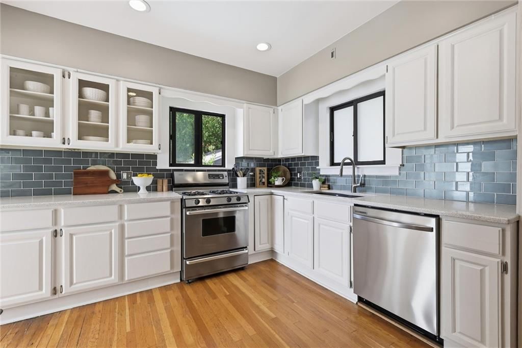 203 W 66th Terrace — photo 12