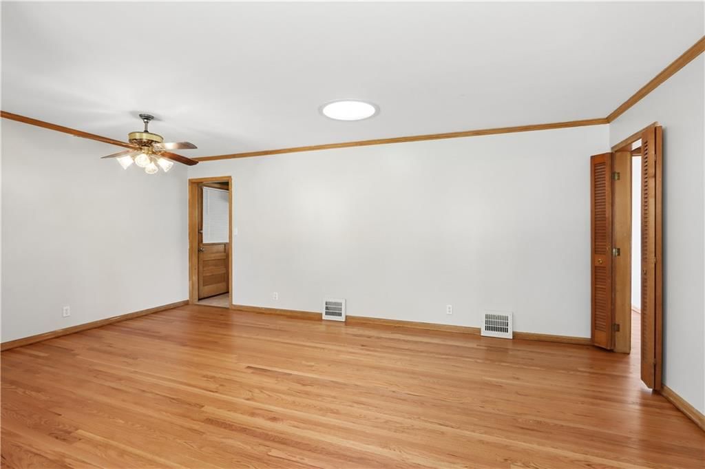 5605 Horton Street — photo 2