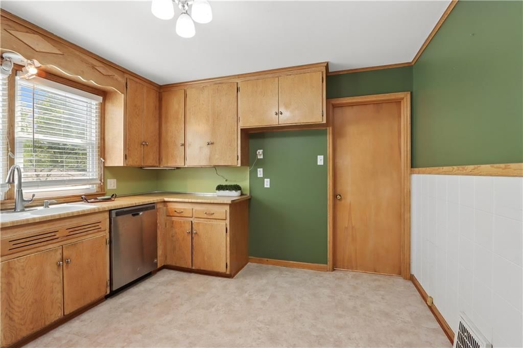 5605 Horton Street — photo 9