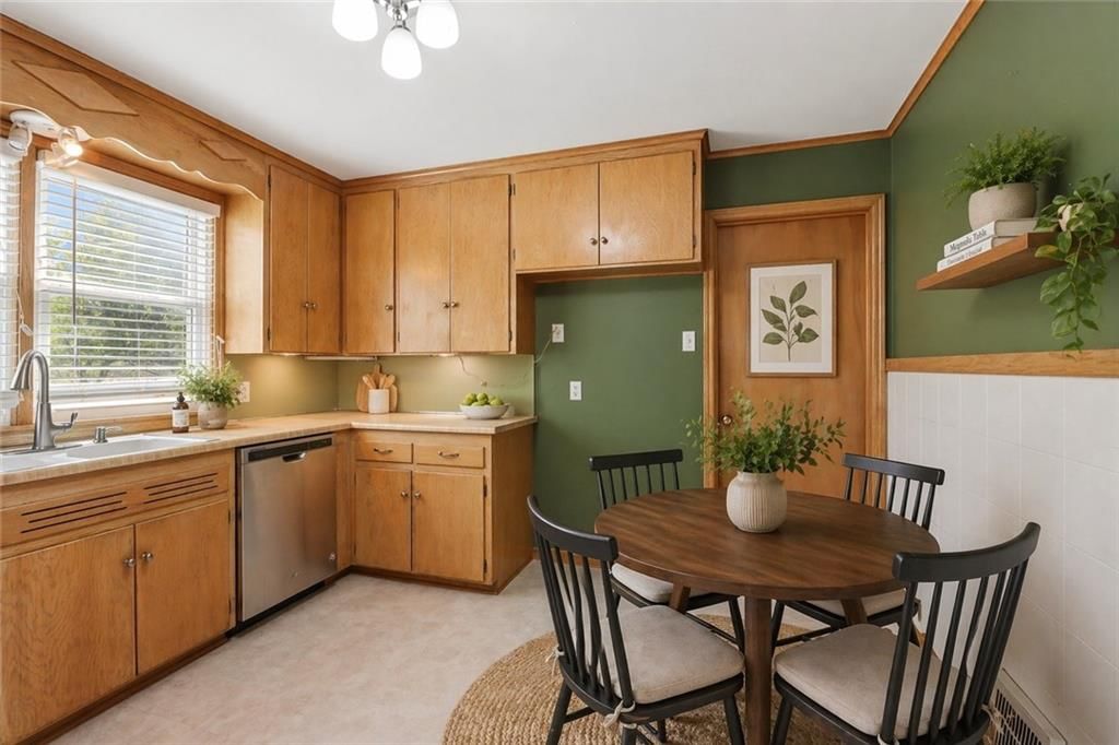 5605 Horton Street — photo 10