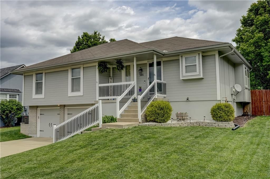 501 SW Whitestone Drive — photo 2