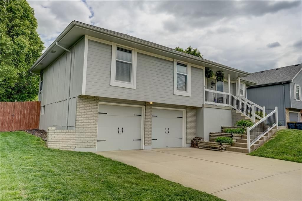 501 SW Whitestone Drive — photo 3