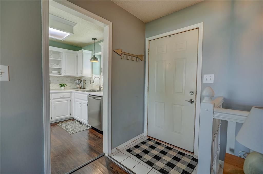 501 SW Whitestone Drive — photo 6