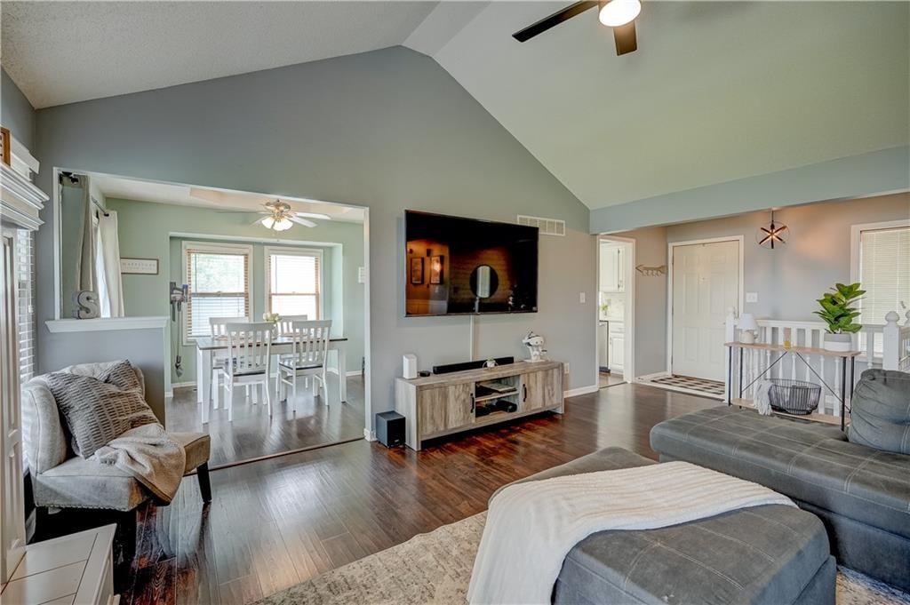 501 SW Whitestone Drive — photo 8