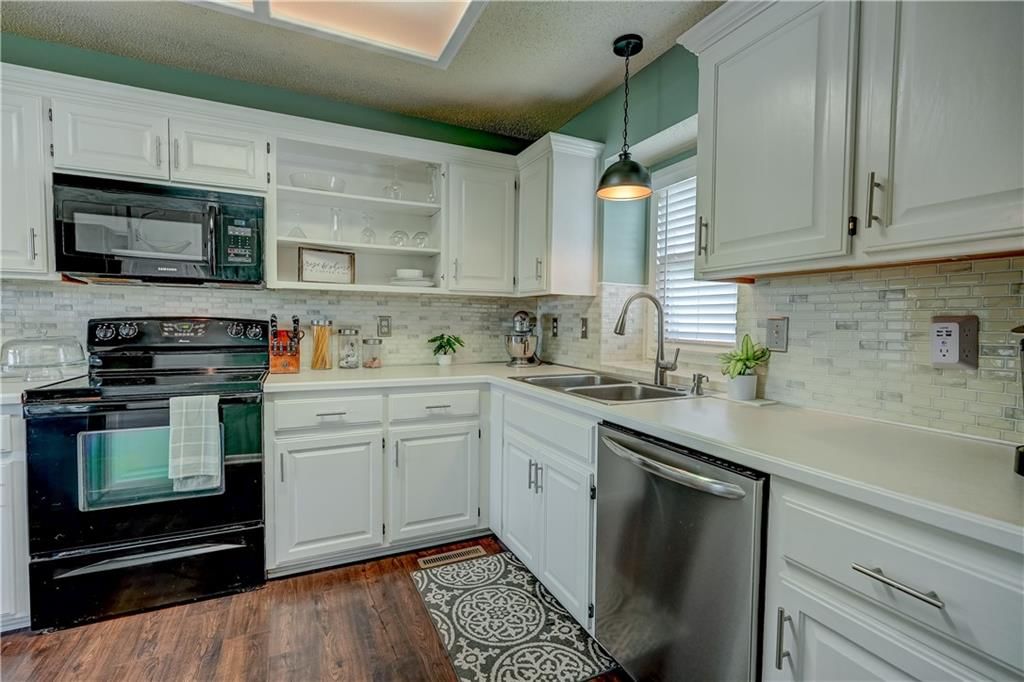 501 SW Whitestone Drive — photo 12