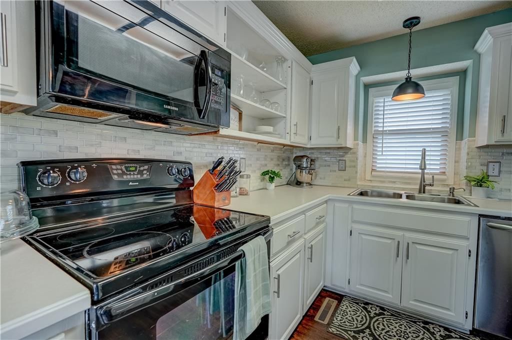 501 SW Whitestone Drive — photo 13