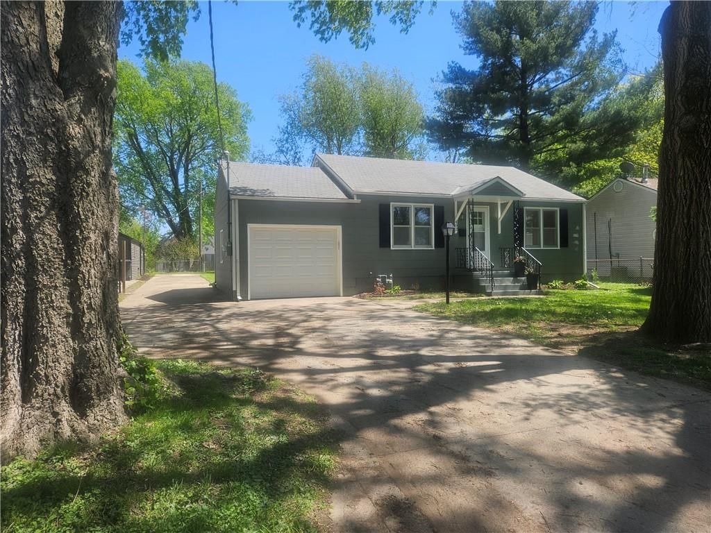 402 SW 17th Street, Blue Springs, MO