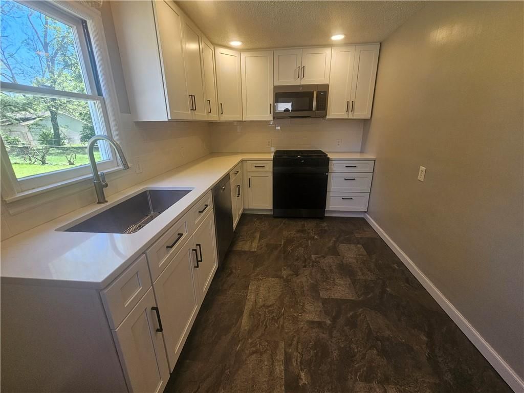 402 SW 17th Street — photo 8