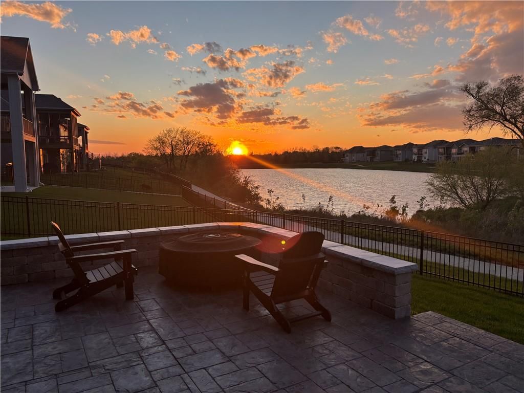 25274 W 92nd Terrace, Lenexa, KS