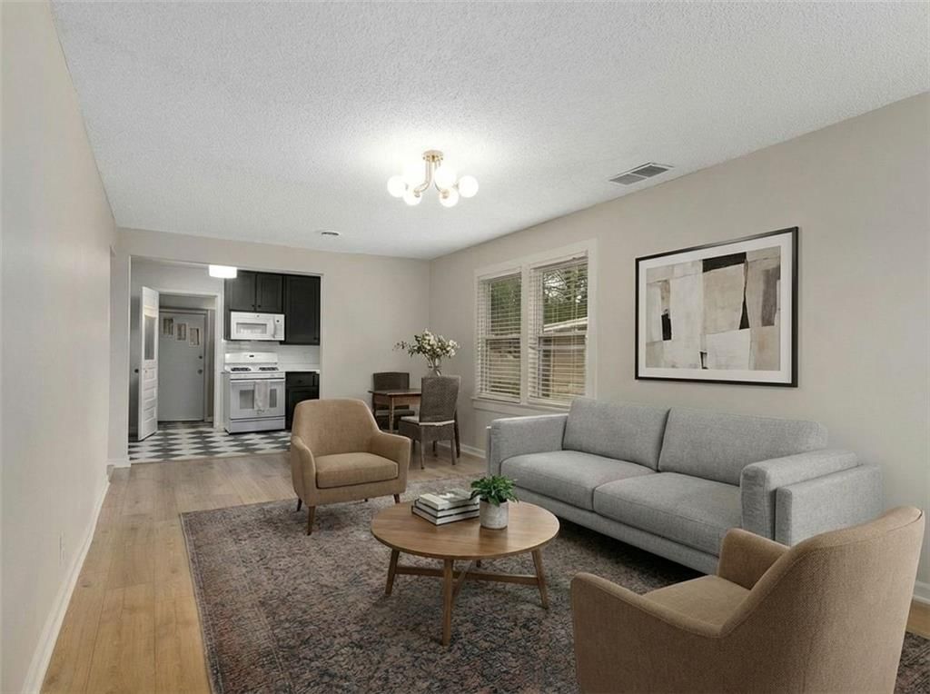 4437 N Jackson Avenue — photo 2