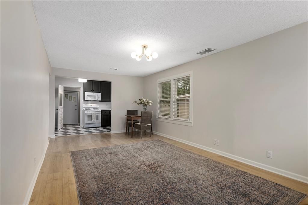 4437 N Jackson Avenue — photo 3