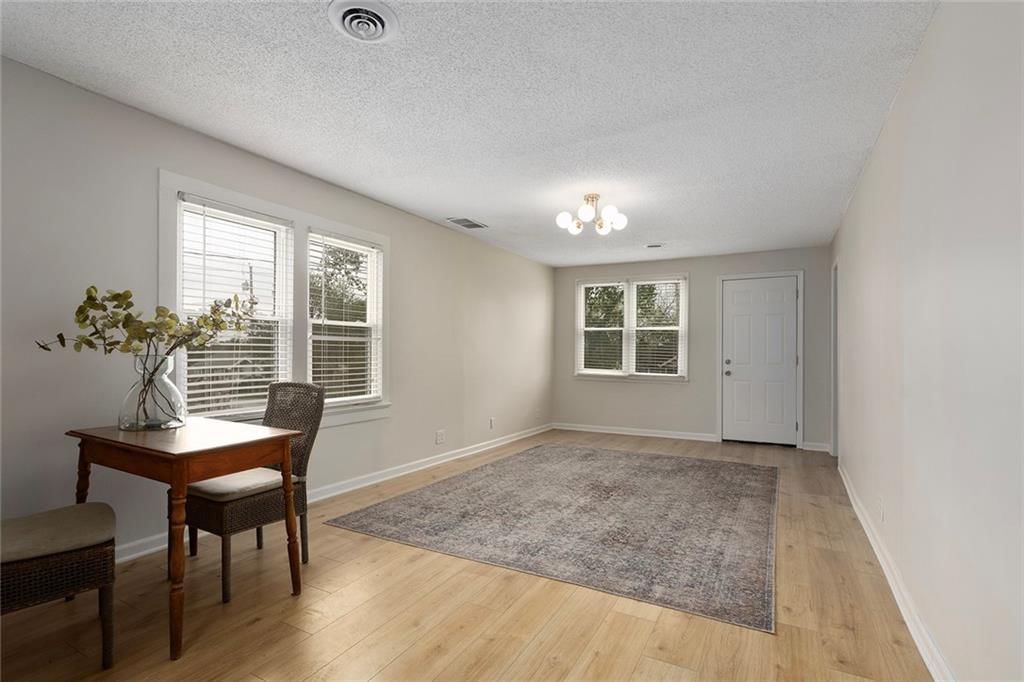 4437 N Jackson Avenue — photo 5