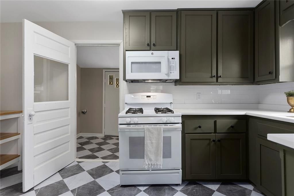 4437 N Jackson Avenue — photo 8