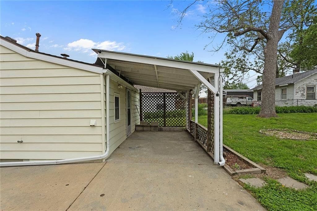 4437 N Jackson Avenue — photo 25