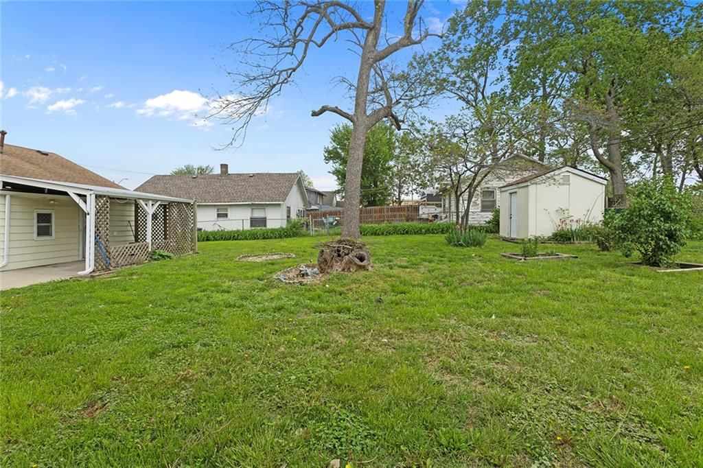 4437 N Jackson Avenue — photo 27