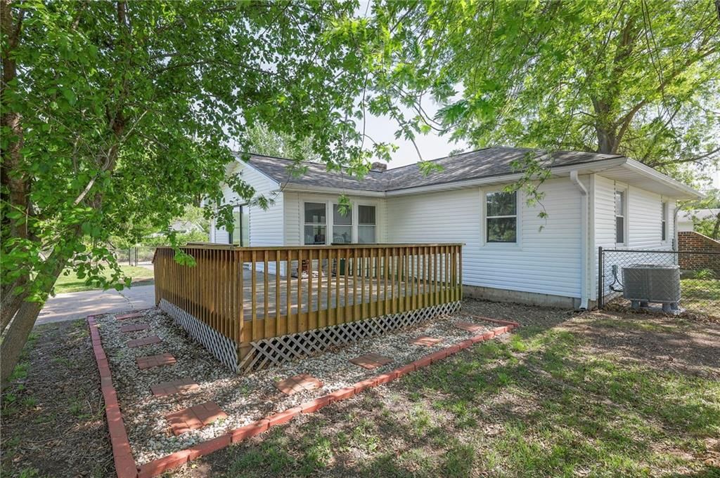 704 N Urich Road — photo 3