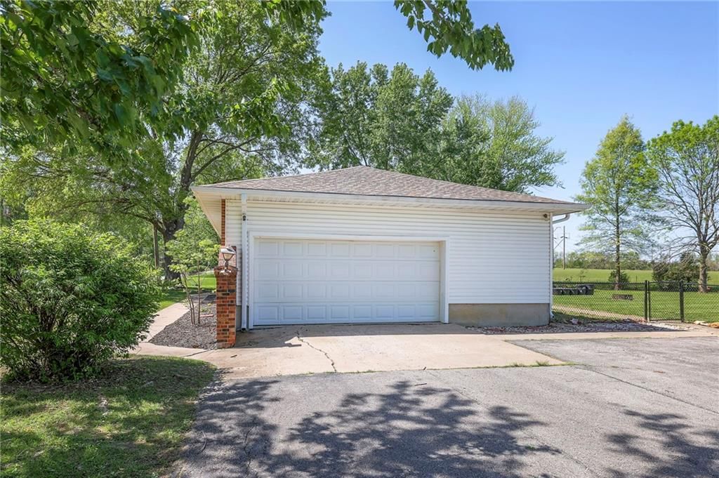 704 N Urich Road — photo 30