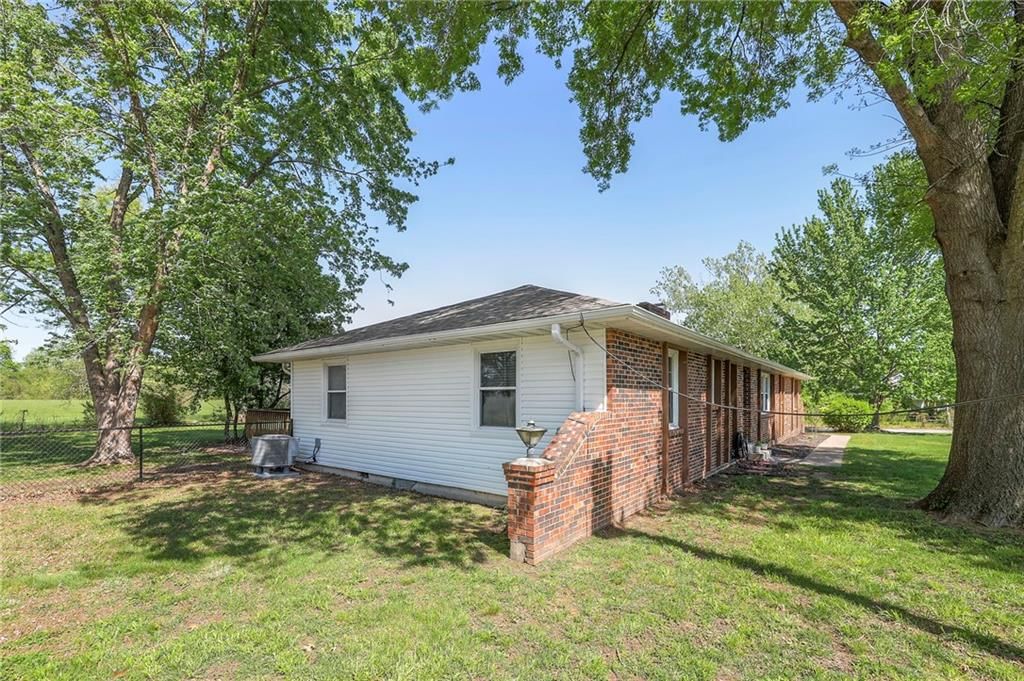 704 N Urich Road — photo 32
