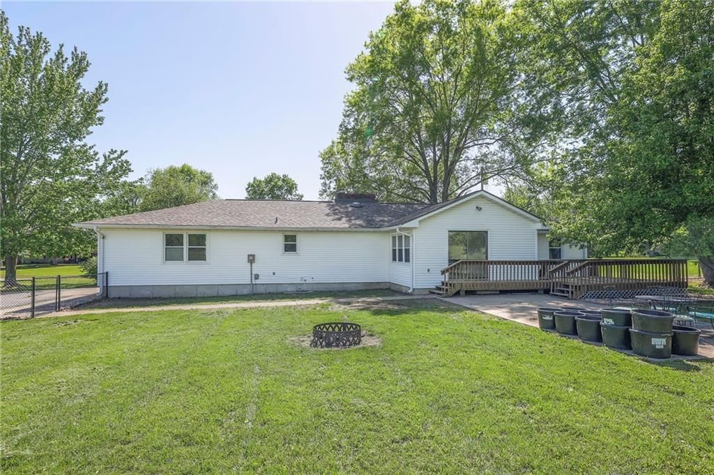 704 N Urich Road — photo 37