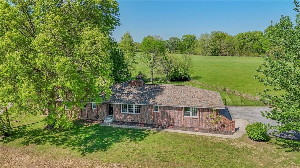 704 N Urich Road — photo 41