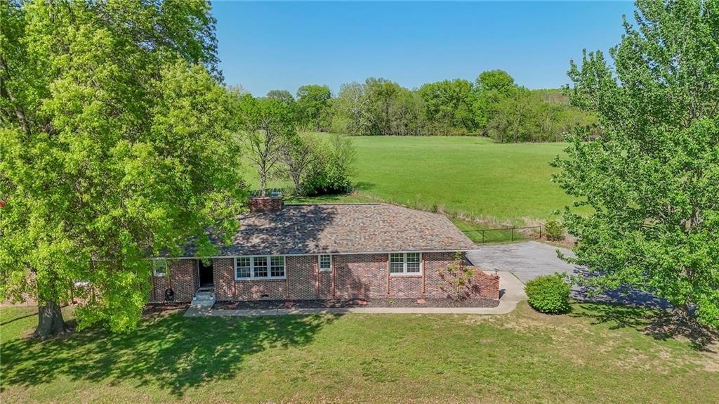 704 N Urich Road — photo 42